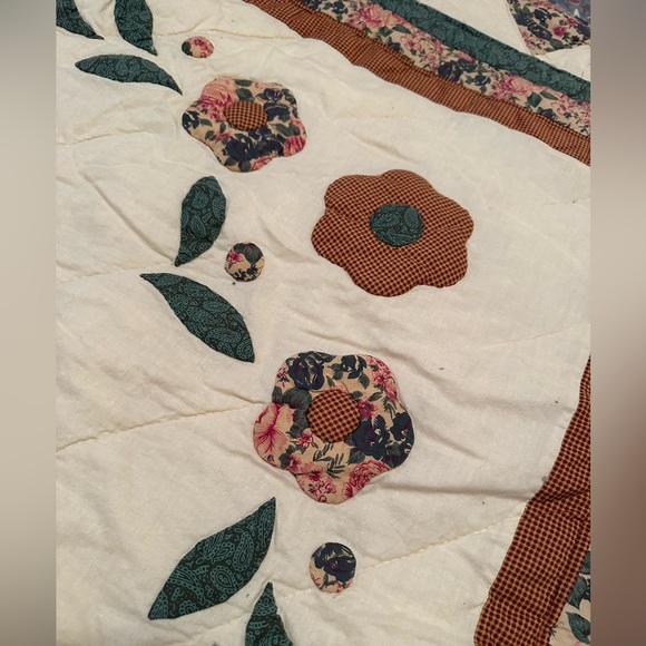 Vintage Queen Size Floral Quilt - Picture 8 of 10